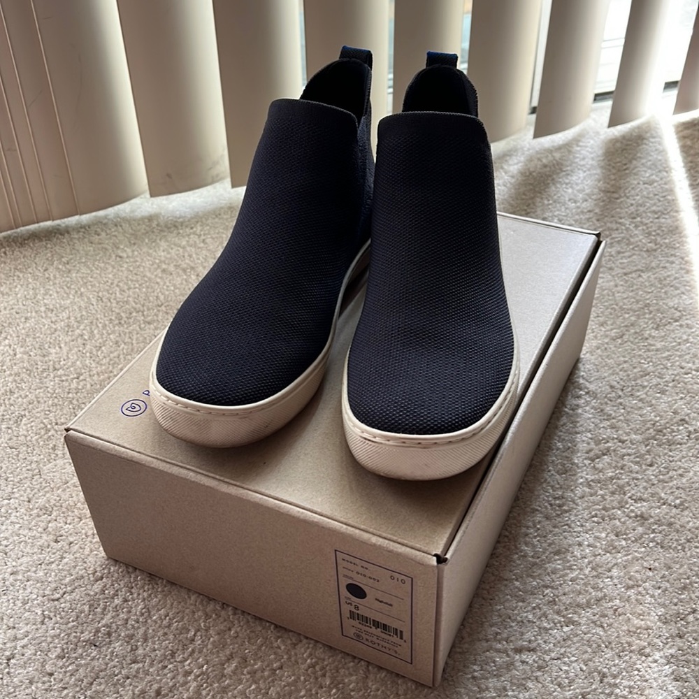 Rothys Chelsea Boots - Nightfall Size 8